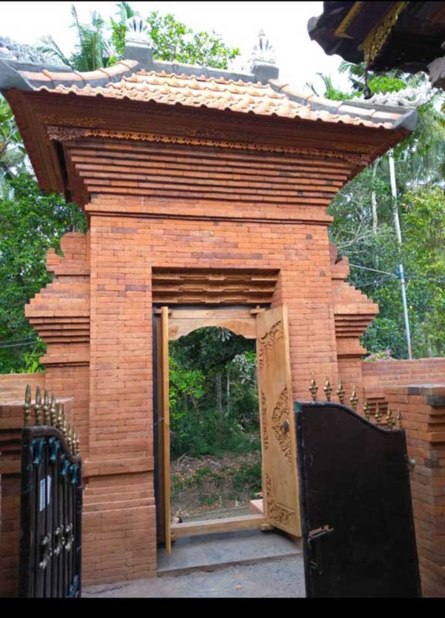 Angkul Angkul Bali Batu Bata